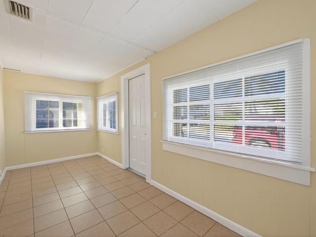 964 W Lakewood Road, West Palm Beach, FL 33405