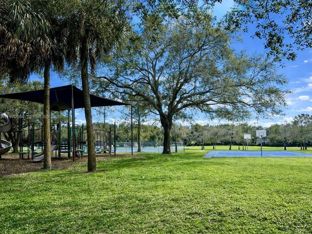 10708 NW 12th Mnr, Plantation, FL 33322