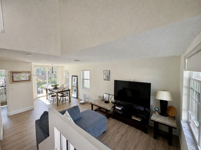 10708 NW 12th Mnr, Plantation, FL 33322