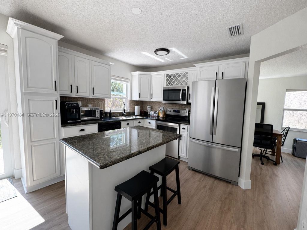 10708 NW 12th Mnr, Plantation, FL 33322