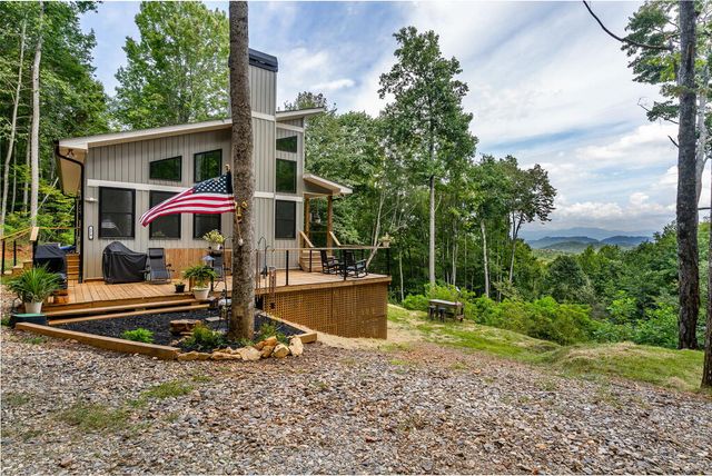 579 Overlook Circle, Young Harris, GA 30582