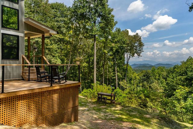 579 Overlook Circle, Young Harris, GA 30582
