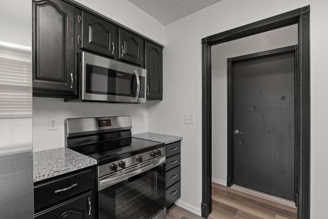 2806 W Swan Street, Springfield, MO 65807