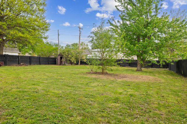 2806 W Swan Street, Springfield, MO 65807