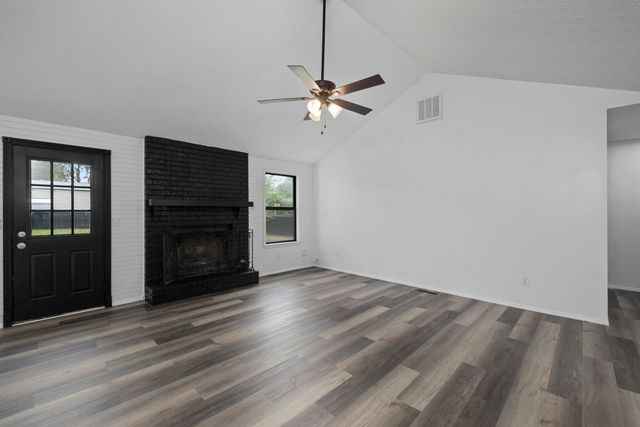 2806 W Swan Street, Springfield, MO 65807