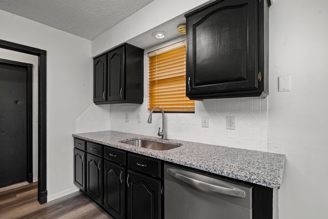 2806 W Swan Street, Springfield, MO 65807