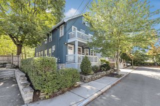 6-8 Hawthorne Park 8, Cambridge, MA 02138