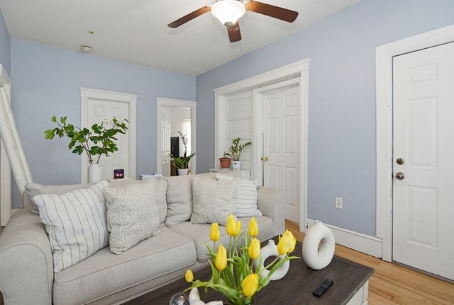 38 Oberlin St, Worcester, MA 01610
