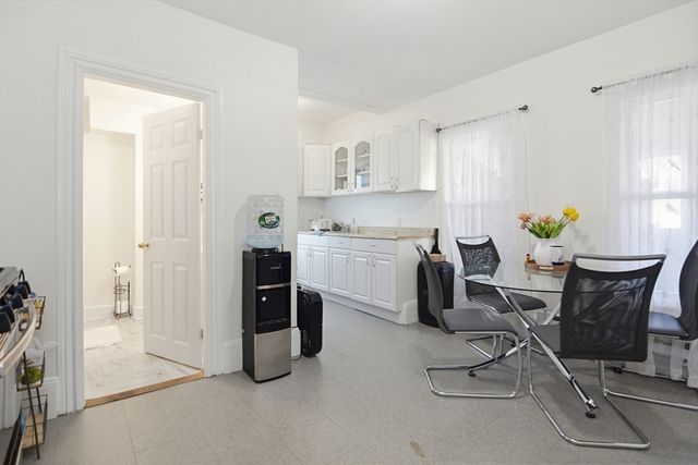 38 Oberlin St, Worcester, MA 01610