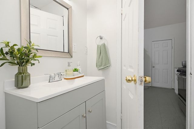 38 Oberlin St, Worcester, MA 01610
