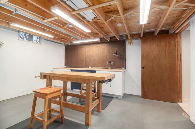 1677 Pond Shore Drive, Pittsfield Charter Twp, MI 48108