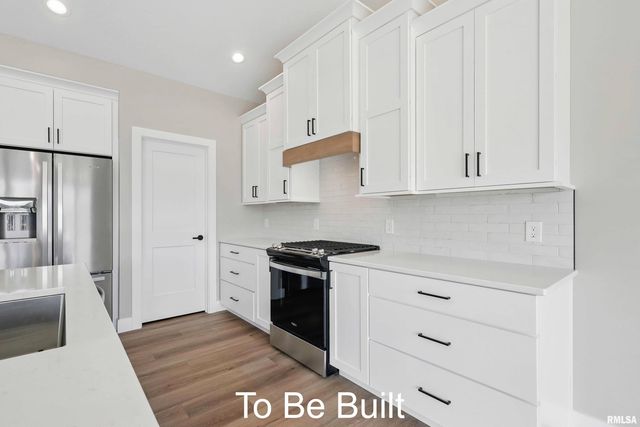 1218 S 2ND Street, Eldridge, IA 52748