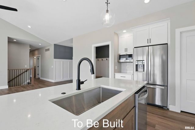 1218 S 2ND Street, Eldridge, IA 52748