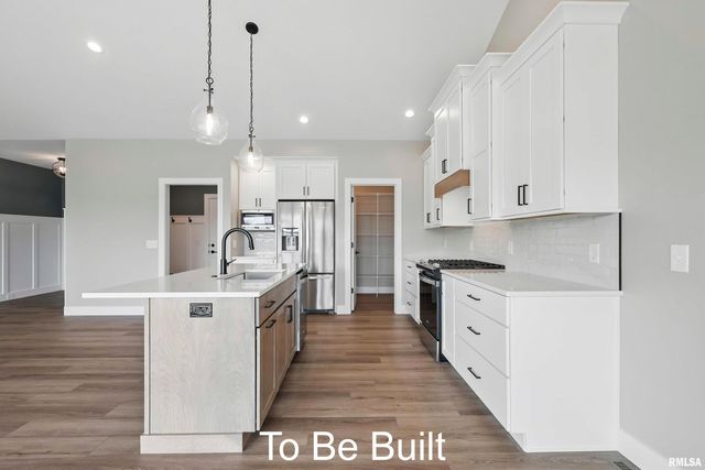 1218 S 2ND Street, Eldridge, IA 52748