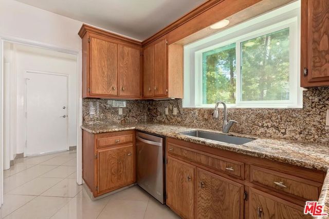 10574 Ashton Avenue, Los Angeles, CA 90024