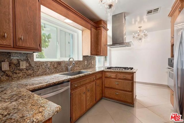 10574 Ashton Avenue, Los Angeles, CA 90024