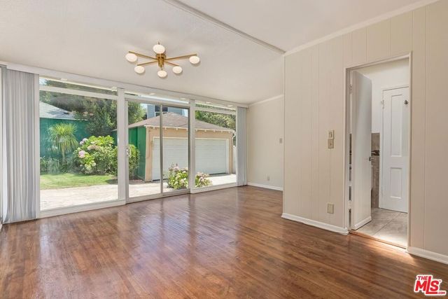 10574 Ashton Avenue, Los Angeles, CA 90024