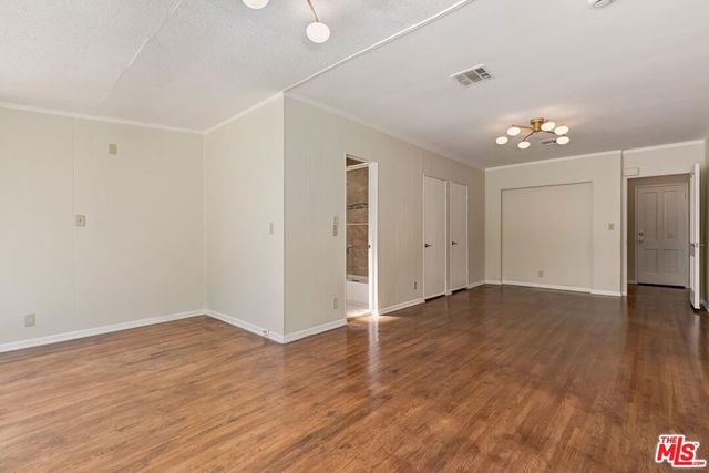 10574 Ashton Avenue, Los Angeles, CA 90024