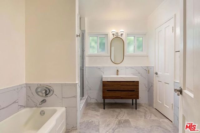 10574 Ashton Avenue, Los Angeles, CA 90024