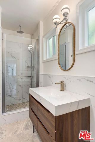 10574 Ashton Avenue, Los Angeles, CA 90024