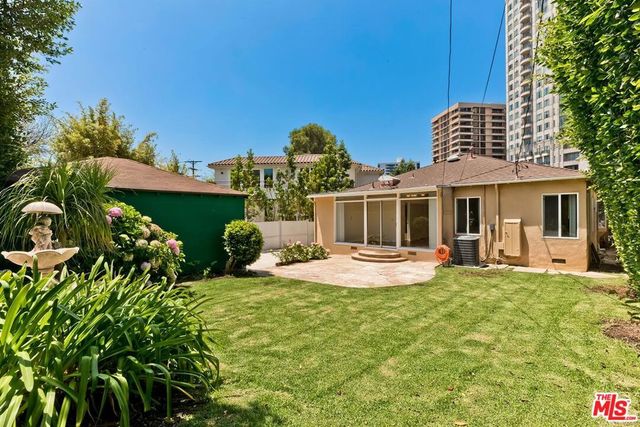 10574 Ashton Avenue, Los Angeles, CA 90024