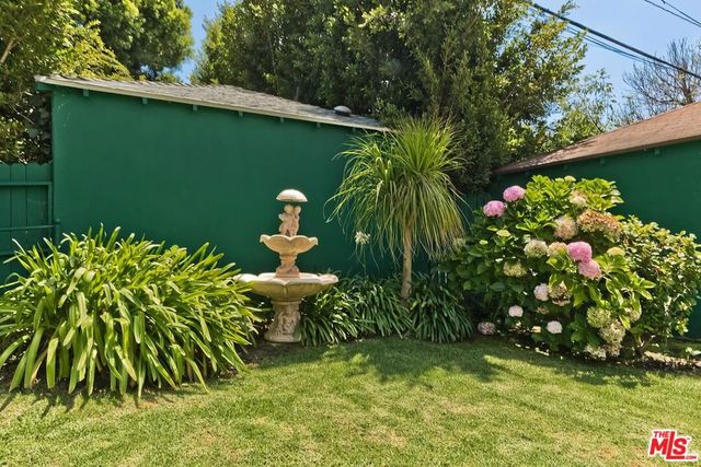 10574 Ashton Avenue, Los Angeles, CA 90024