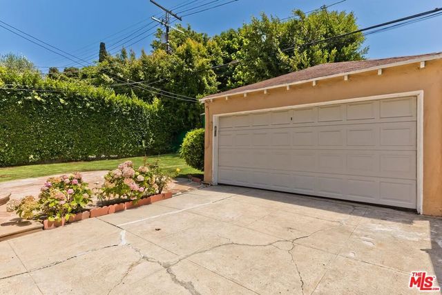 10574 Ashton Avenue, Los Angeles, CA 90024