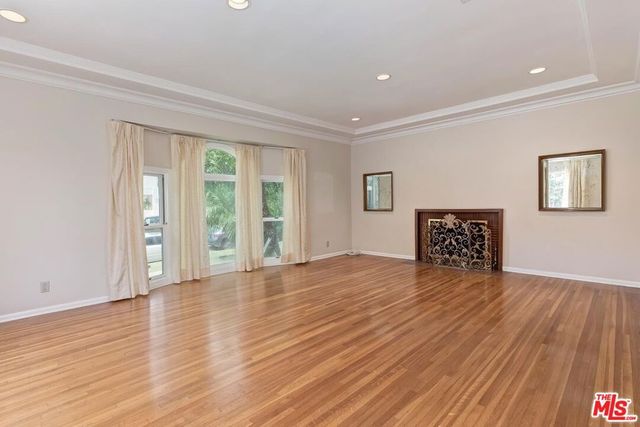 10574 Ashton Avenue, Los Angeles, CA 90024