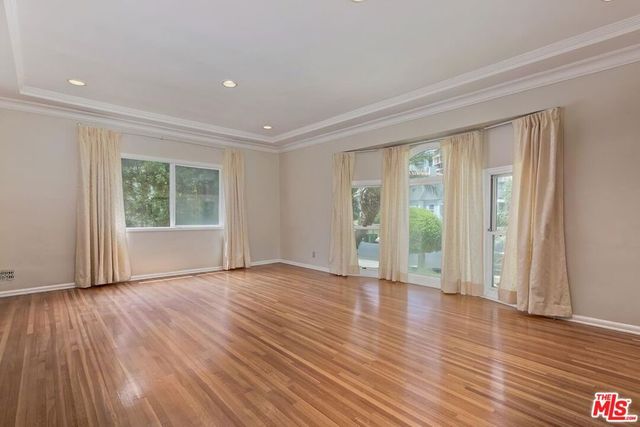 10574 Ashton Avenue, Los Angeles, CA 90024