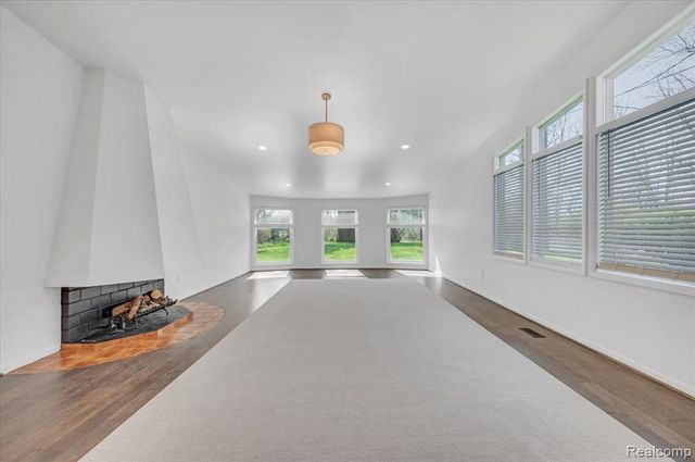 2155 Avondale, Sylvan Lake, MI 48320