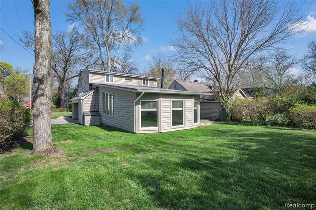 2155 Avondale, Sylvan Lake, MI 48320