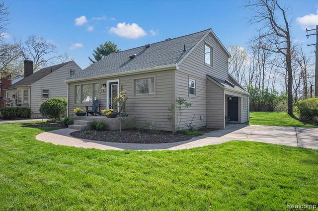 2155 Avondale, Sylvan Lake, MI 48320