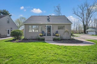 2155 Avondale, Sylvan Lake, MI 48320