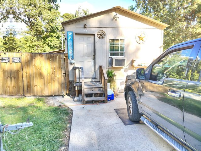 404 Lakeside Loop, Trinity, TX 75862