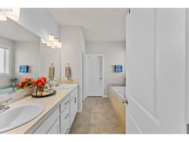 142 N 35TH Pl, Cornelius, OR 97124