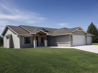 5926 E Forbes Ct, Bel Aire, KS 67220