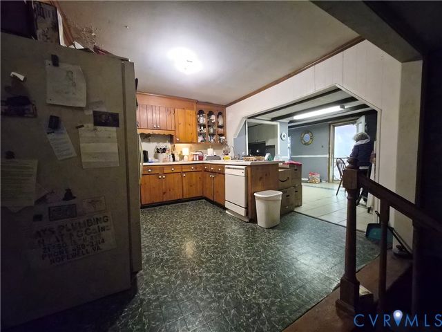 9528 Old Stage Rd, Prince George, VA 23875