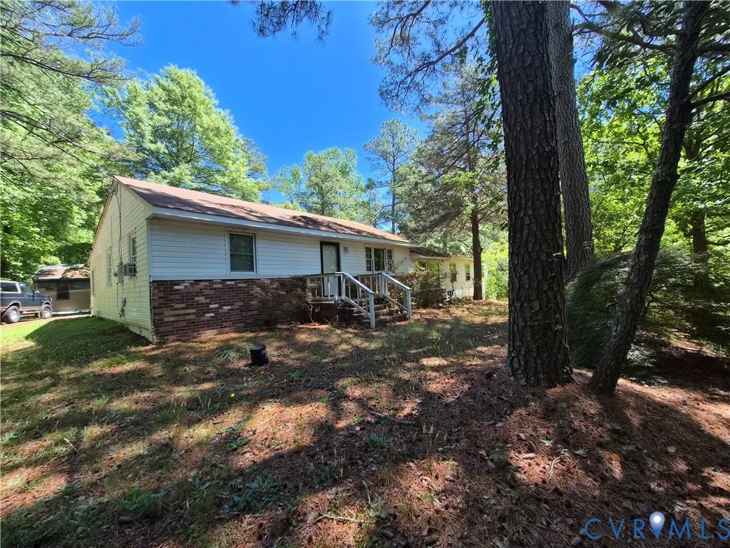 9528 Old Stage Rd, Prince George, VA 23875