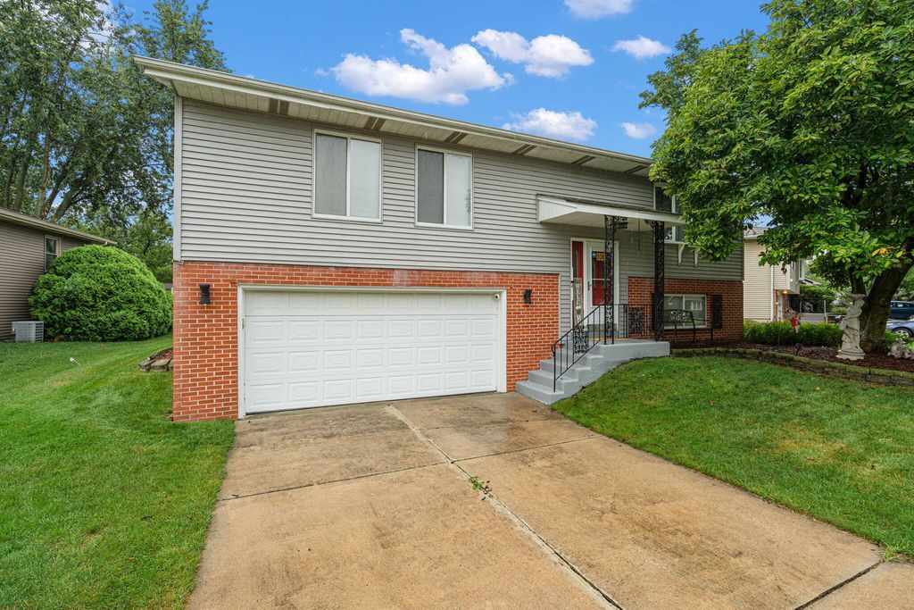 3081 Parkwood Place, Crown Point, IN 46307