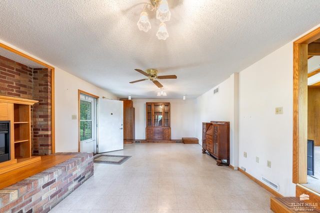 11505 Military Trail Road, St. George, KS 66535