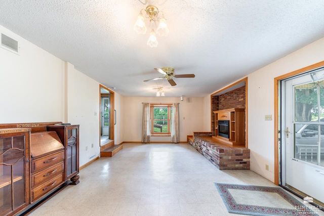 11505 Military Trail Road, St. George, KS 66535