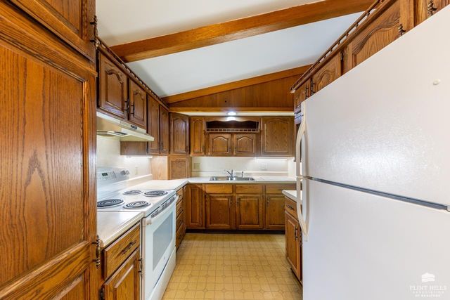 11505 Military Trail Road, St. George, KS 66535