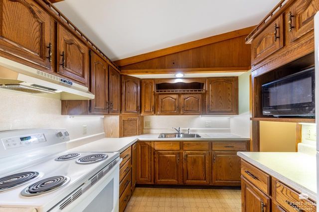 11505 Military Trail Road, St. George, KS 66535