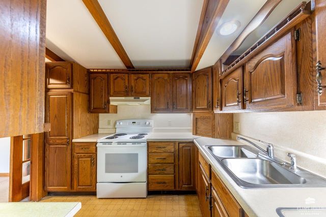 11505 Military Trail Road, St. George, KS 66535
