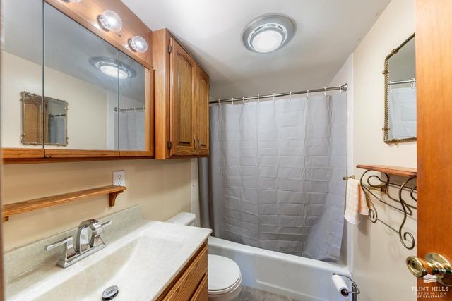 11505 Military Trail Road, St. George, KS 66535