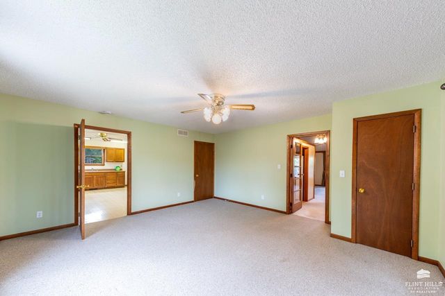 11505 Military Trail Road, St. George, KS 66535