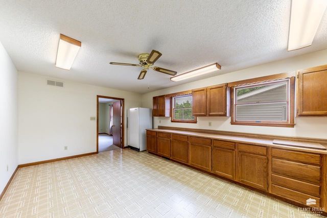 11505 Military Trail Road, St. George, KS 66535