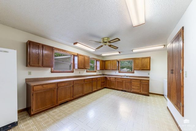 11505 Military Trail Road, St. George, KS 66535