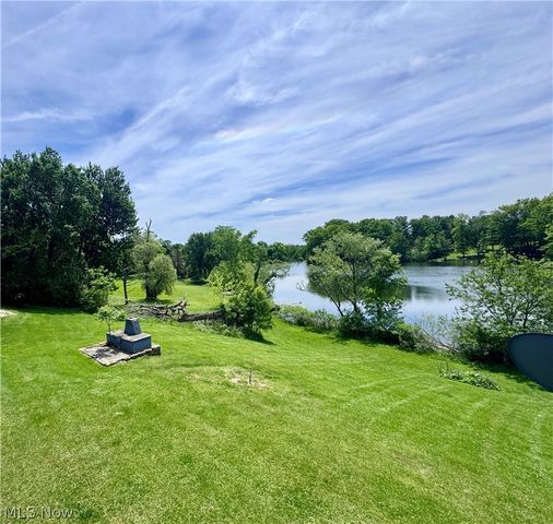 887-889 Colony Drive, Aurora, OH 44202