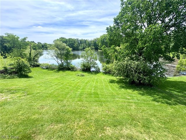 887-889 Colony Drive, Aurora, OH 44202